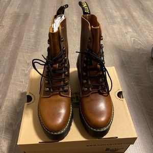 Dr. Martens Style: Leona Color: Butterscotch